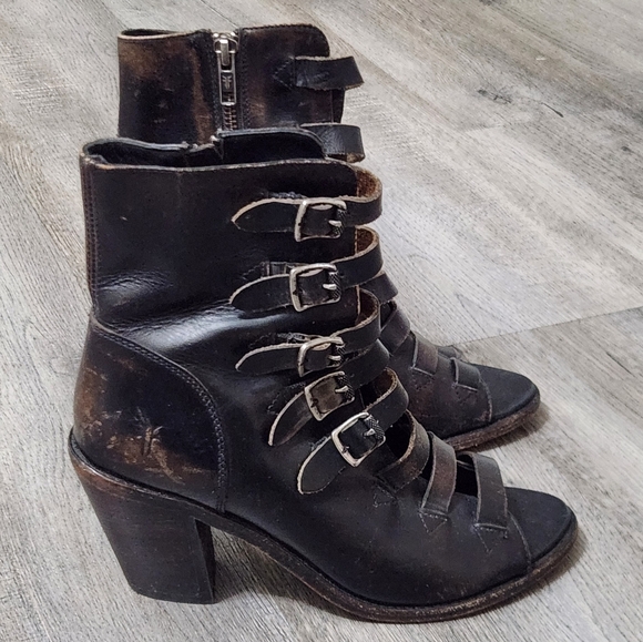 Frye Womens‎ Izzy Belted Shorts Bootie
